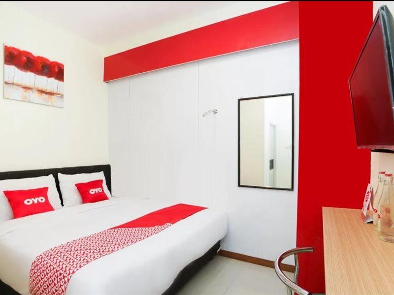 Super Oyo Flagship 3688 Pot Art Hotel Surabaya Exterior photo