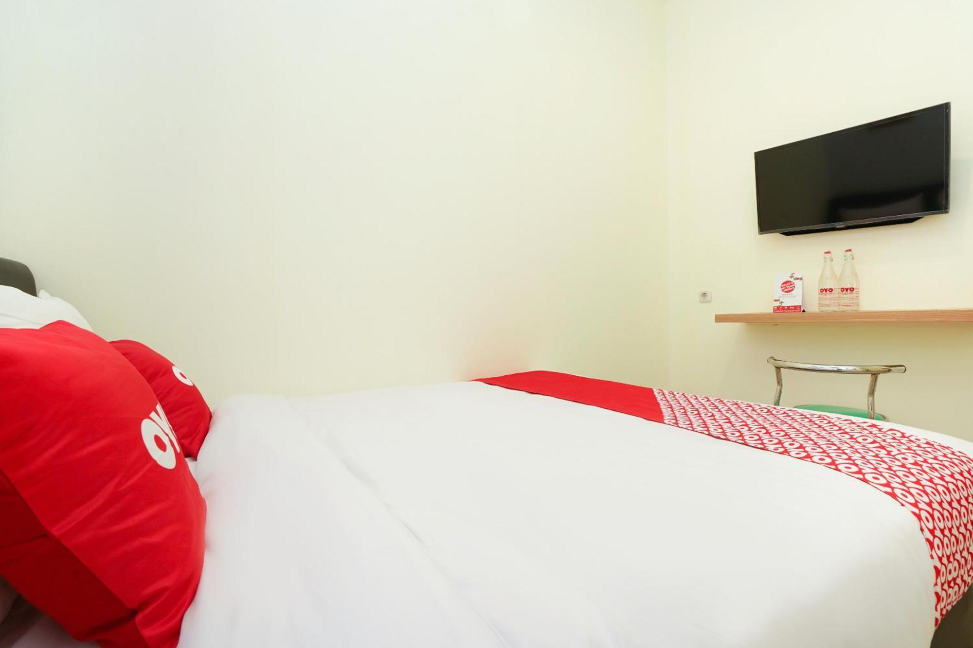 Super Oyo Flagship 3688 Pot Art Hotel Surabaya Exterior photo