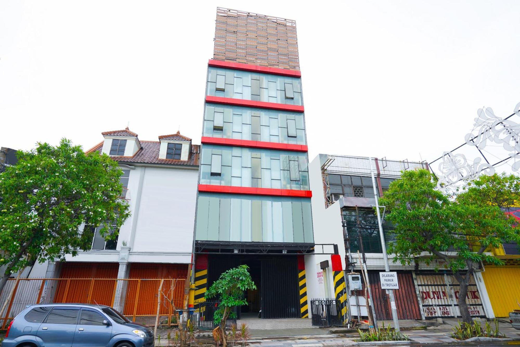 Super Oyo Flagship 3688 Pot Art Hotel Surabaya Exterior photo