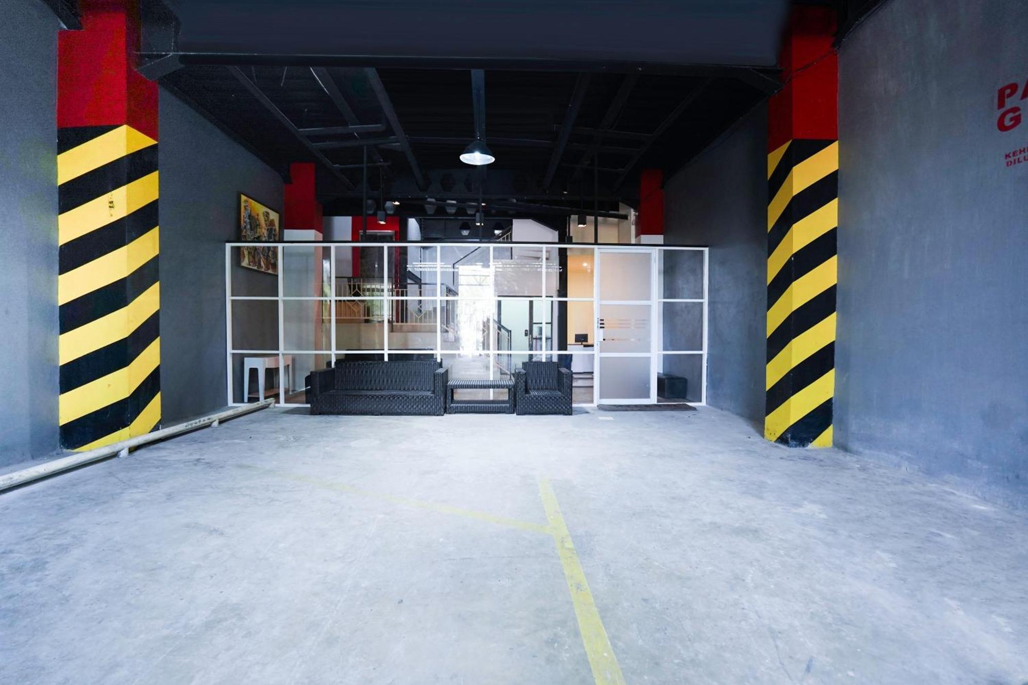 Super Oyo Flagship 3688 Pot Art Hotel Surabaya Exterior photo